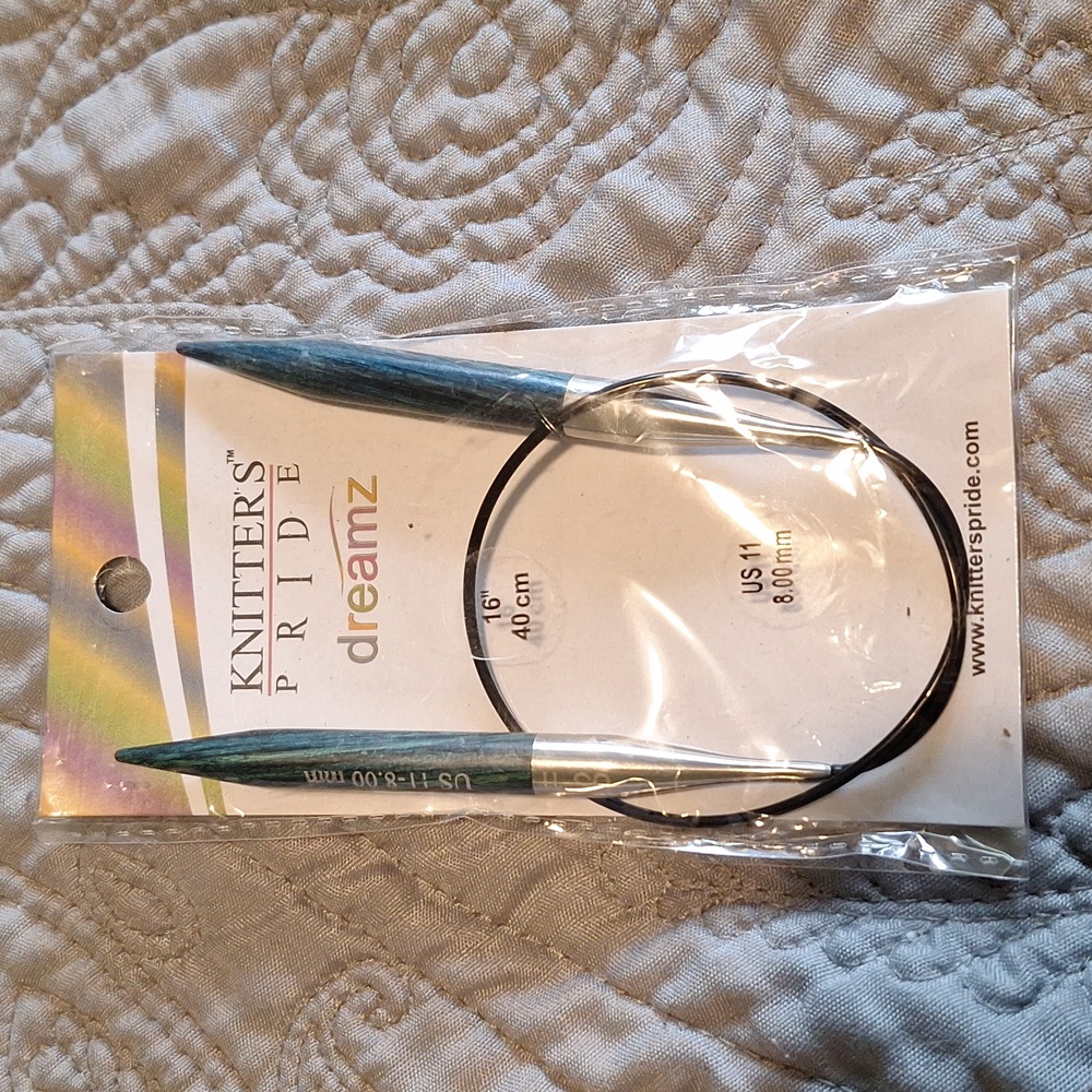 Cable knitting needle
